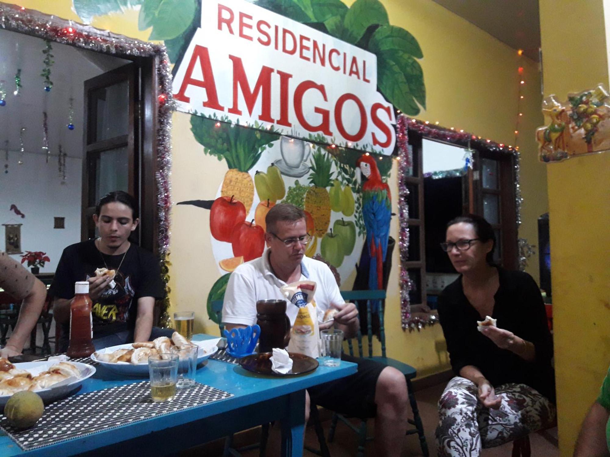 Hotel Y Residencial Amigos Пуерто-Іґуасу Екстер'єр фото
