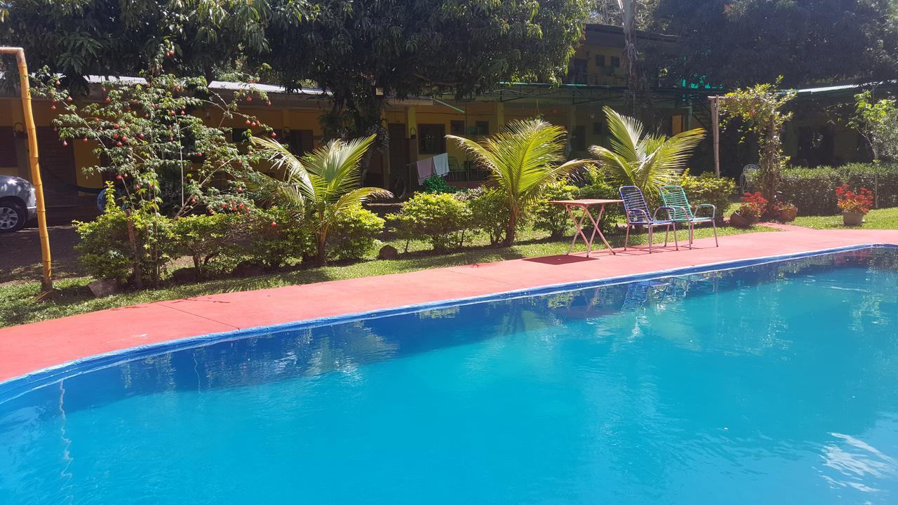 Hotel Y Residencial Amigos Пуерто-Іґуасу Екстер'єр фото